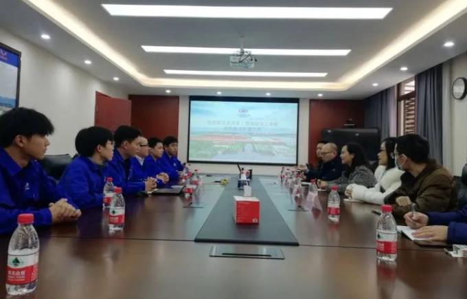 重庆工贸技师学院赴企业慰问交流