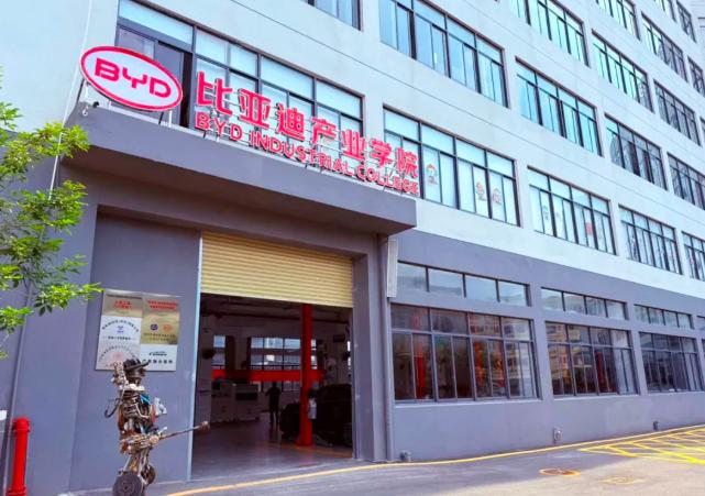 杭州汽车高级技工学校与人保财险杭州分公司签约实训基地共建合作协议