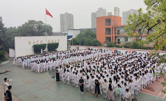 预防有方 临“震”不慌 重庆市卫生高级技工学校开展地震逃生演练活动