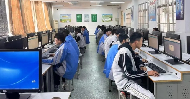 建湖中专学生参加2023年江苏省区块链技术创新大赛