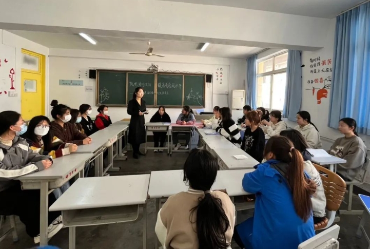 现代服务系举办学生语言素养提升活动