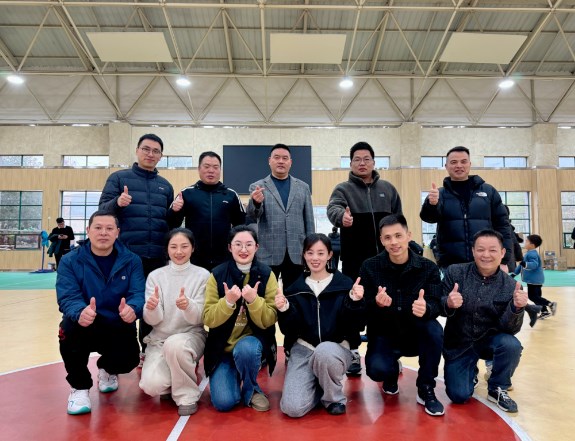景宁职高教师参加县“骨干”教职工趣味运动会
