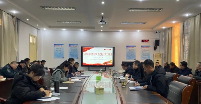 建湖中专党委组织开设“坚持‘四下基层’，走好群众落实”专题党课