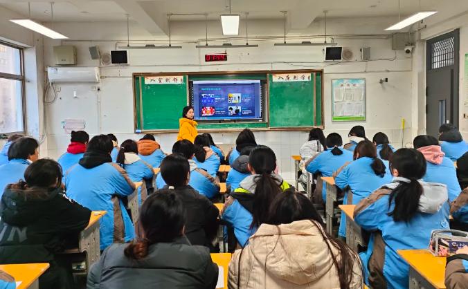 建湖中专举办跨境电商报关知识培训