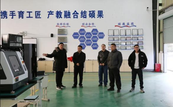 新和县中等职业技术学校党支部书记文旭一行莅景访问