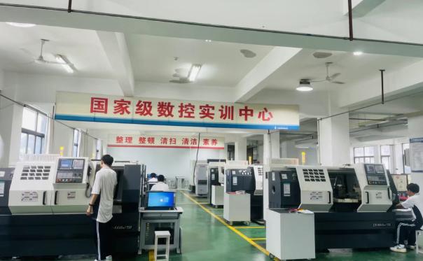龙岩华侨职专顺利完成车工职业技能等级考试工作