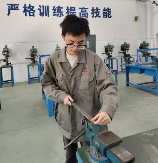 建湖中专国家奖学金获得者风采展示