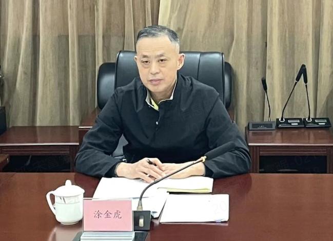 涂金虎调研指导学校工作