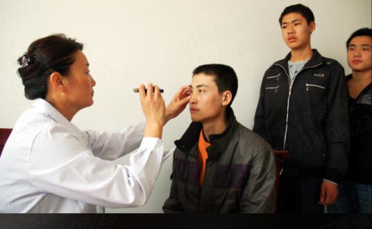 哪些军校在招生时对近视手术的限制比较宽松?