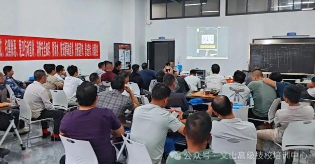 校校合作开展免费双证培训，助力农村劳动力技能就业增收